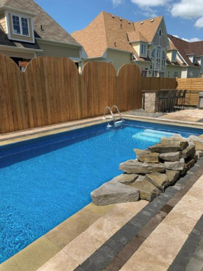 New Pool Hot Tub Lakefront area Luxury LARGE Cottage trails BEACH GTA!, Midland